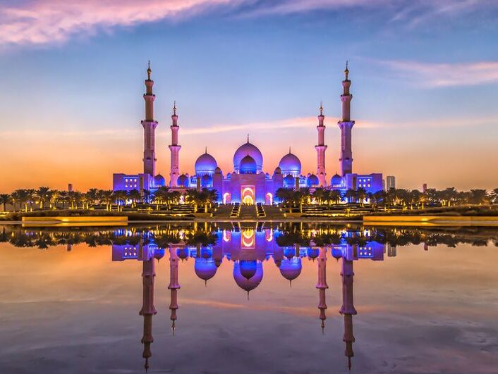 谢赫扎耶德的大清真寺，令人印象深刻，鼓舞人心。 - أبو ظبي | Secret World Trip Planner