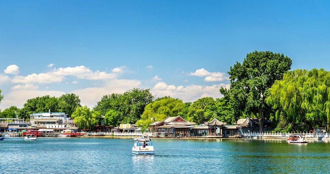 为什么不乘船游览什刹海湖？ - Beijing Shi | Secret World Trip Planner