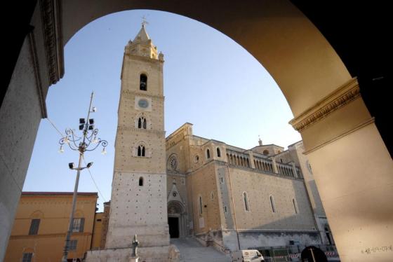 Avliyo Jastin sobori - Chieti | Secret World Trip Planner