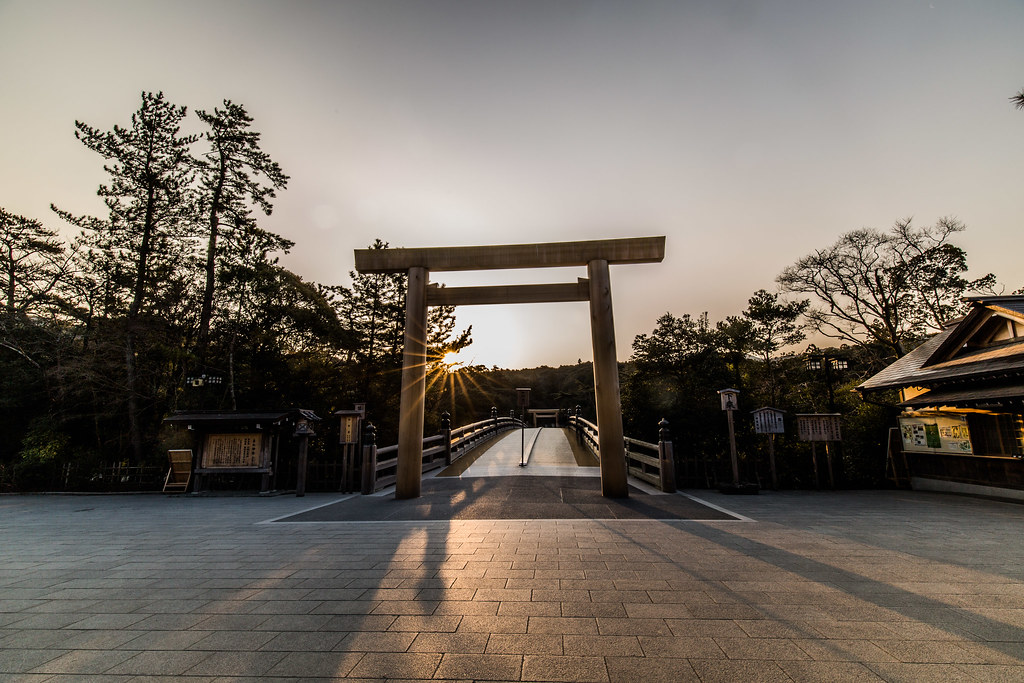 日本 伊勢神宮と天照大神の鏡 Secret World