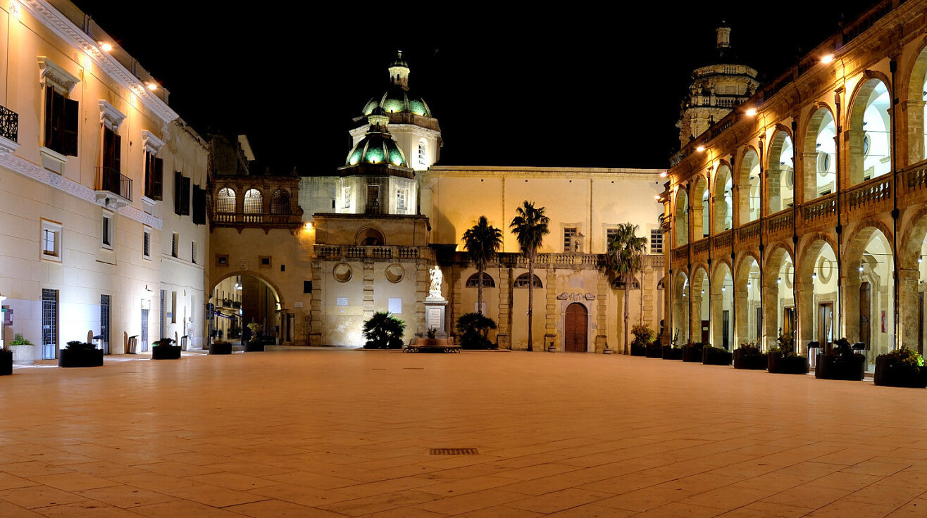 Piazza della Repubblica un katedrāle SS. Salvatore - Mazara del Vallo | Secret World Trip Planner