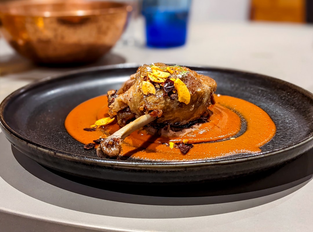 Le confit de canard est un savoureux plat français de canard - Bordeaux | Secret World Trip Planner