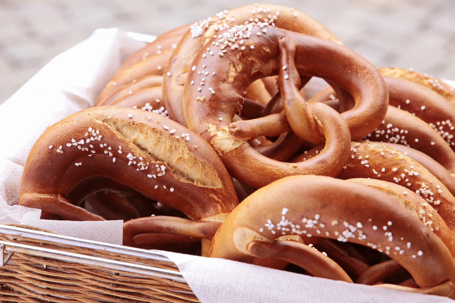 Brezel是柔软的白色椒盐脆饼 | Secret World Trip Planner