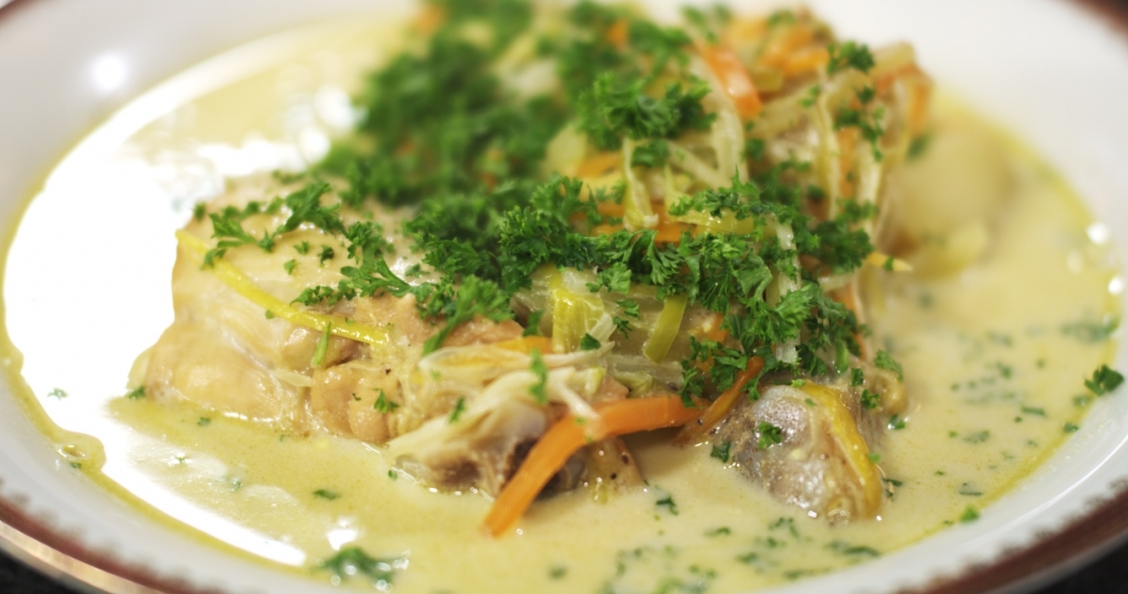 Gentse Waterzooi is é an anraith an-mhaith stew - Gand | Secret World Trip Planner