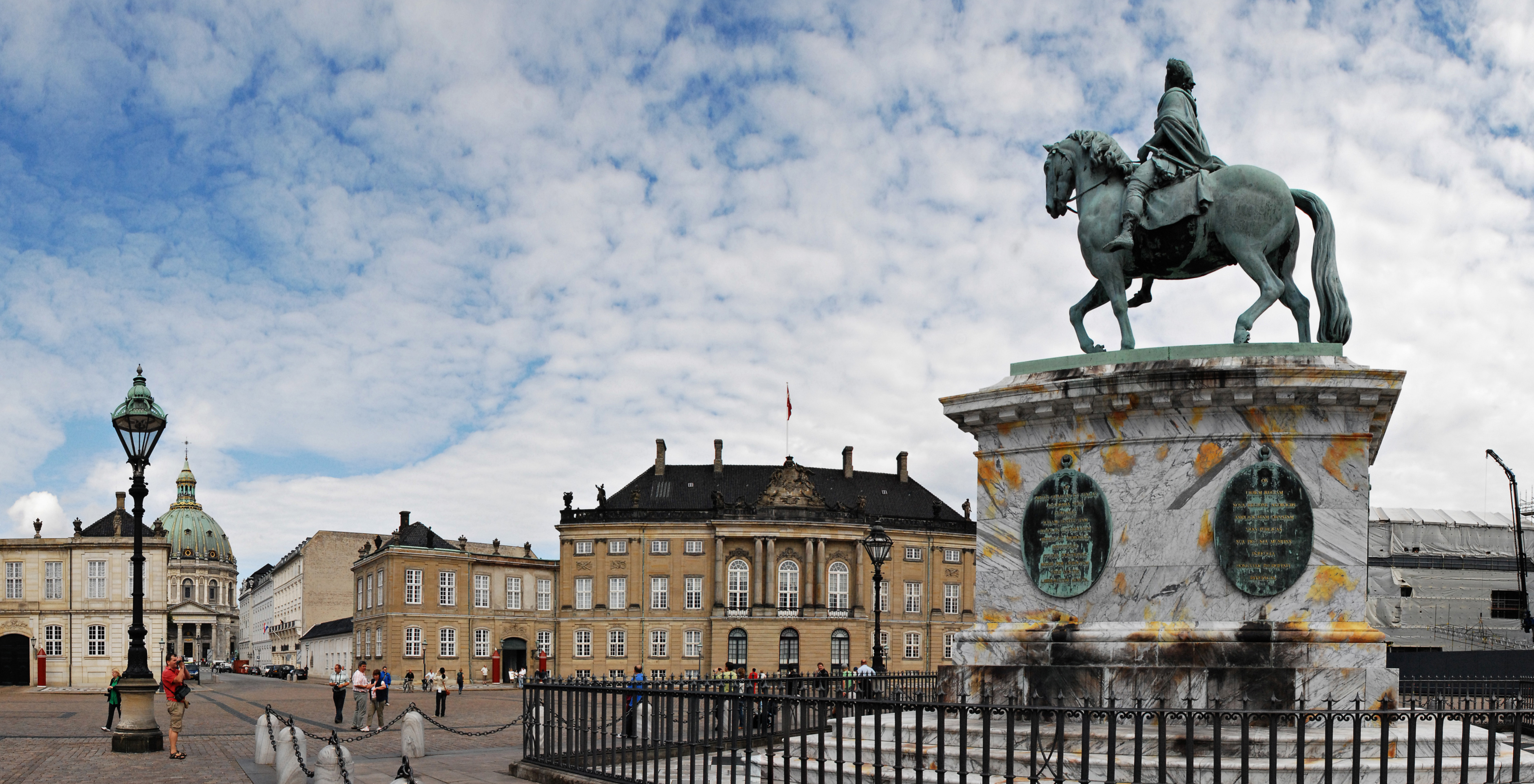 Amalienborg, rezidenca dimërore e mbretërve danezë - København | Secret World Trip Planner