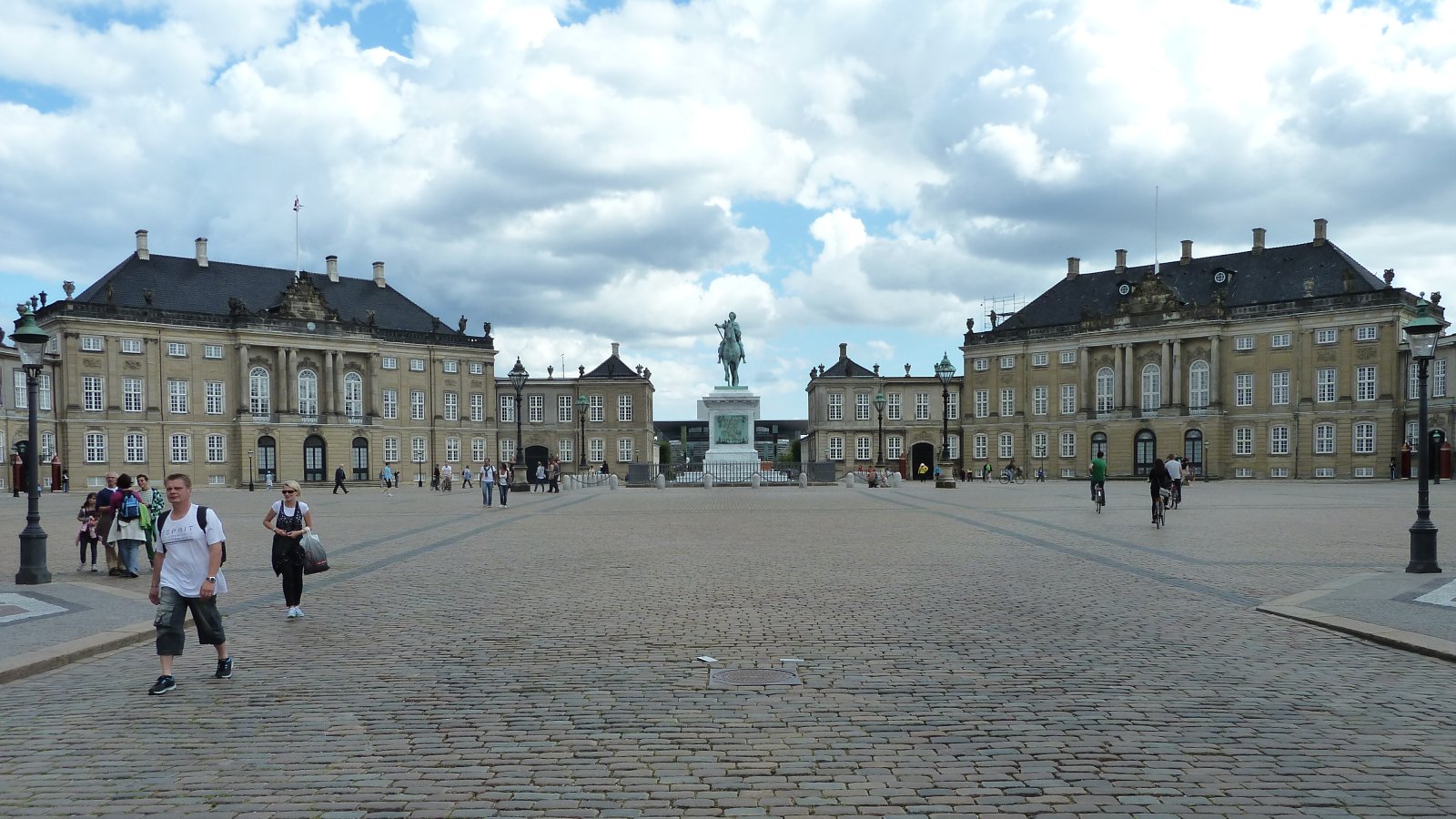 Amalienborg, rezidenca dimërore e mbretërve danezë - København | Secret World Trip Planner