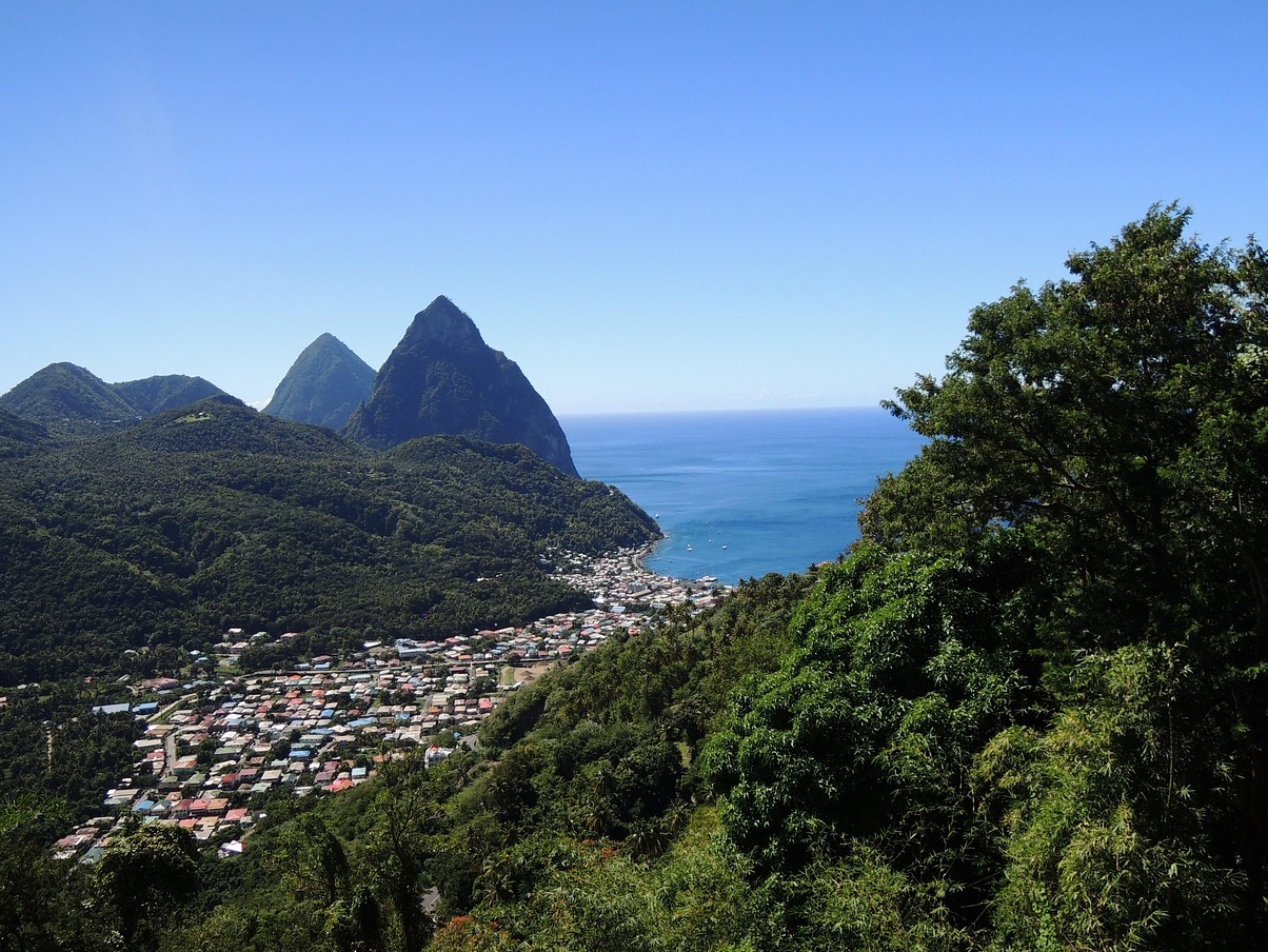 Pitoni, dva visoka vrha St. Lucia - Piton Mitan | Secret World Trip Planner