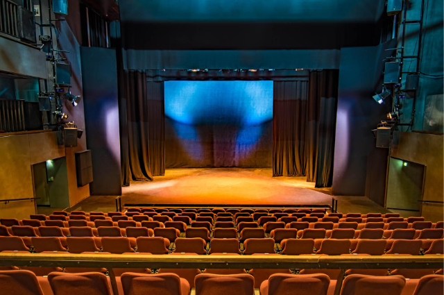 Le MAC (Metropolitan Arts Centre) - West | Secret World Trip Planner