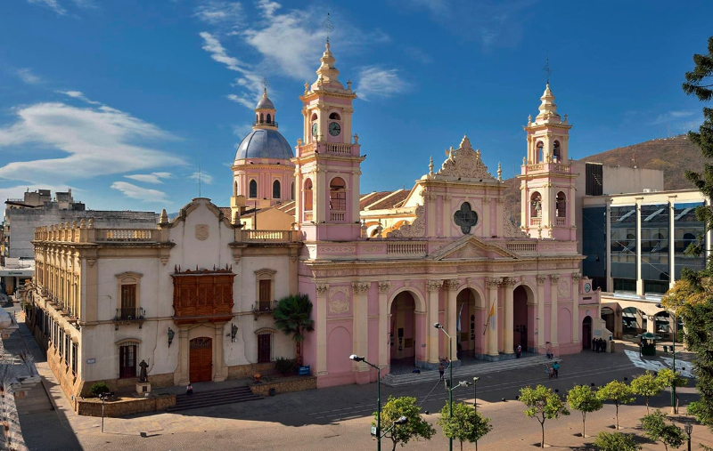 سالٹا کا گلابی کیتھیڈرل - Salta | Secret World Trip Planner