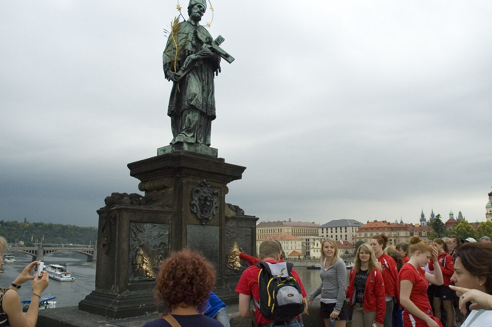 גשר צ ' ארלס, הפסלים שמגשימים תשוקות.  - Karlův most | Secret World Trip Planner