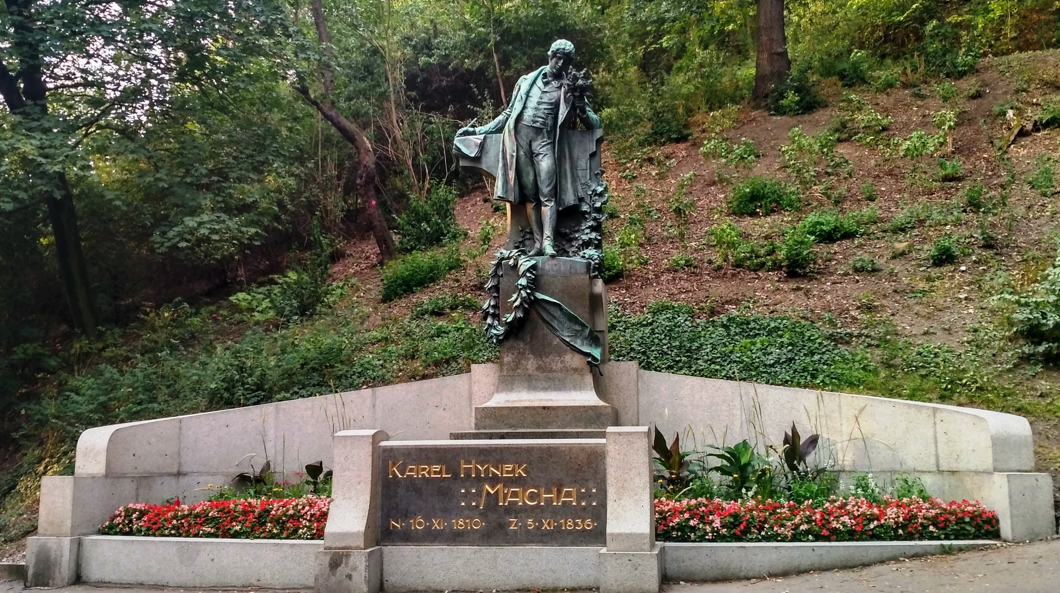 شاعر رمانتیک کارل Hynek ماچا - Petřínské sady | Secret World Trip Planner