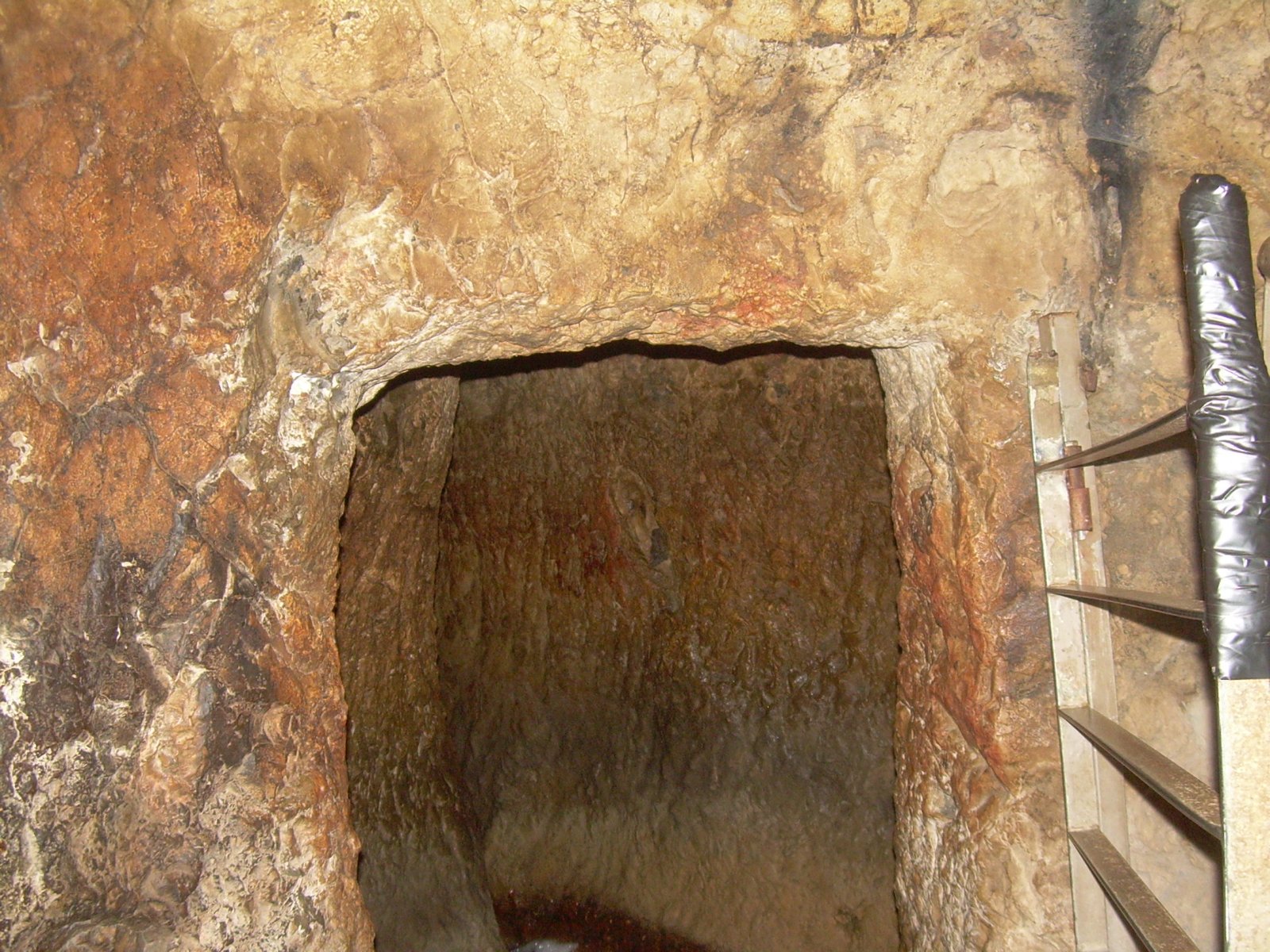 Hizqiyo tunneli - Jerusalem | Secret World Trip Planner