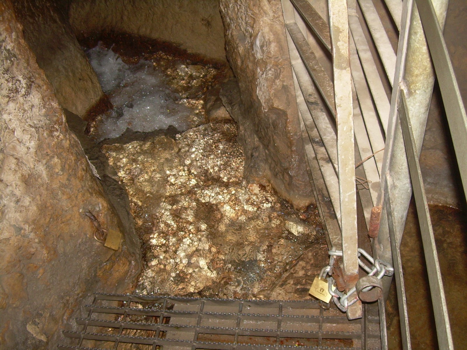 Hizqiyo tunneli - Jerusalem | Secret World Trip Planner