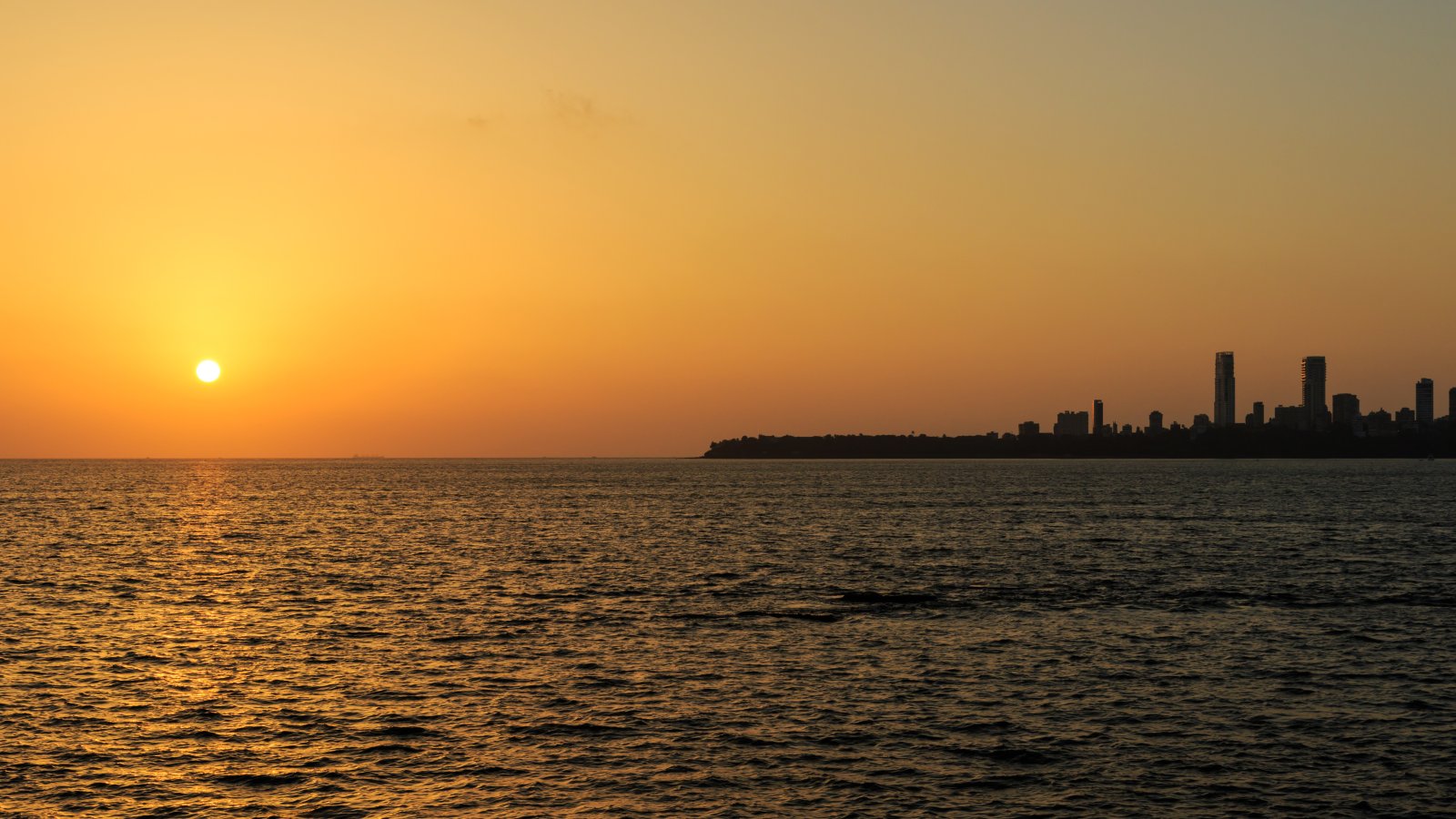 Marine Drive is a 4 km long promenade located in South Bombay. One of the most b - Mumbai | Secret World Trip Planner
