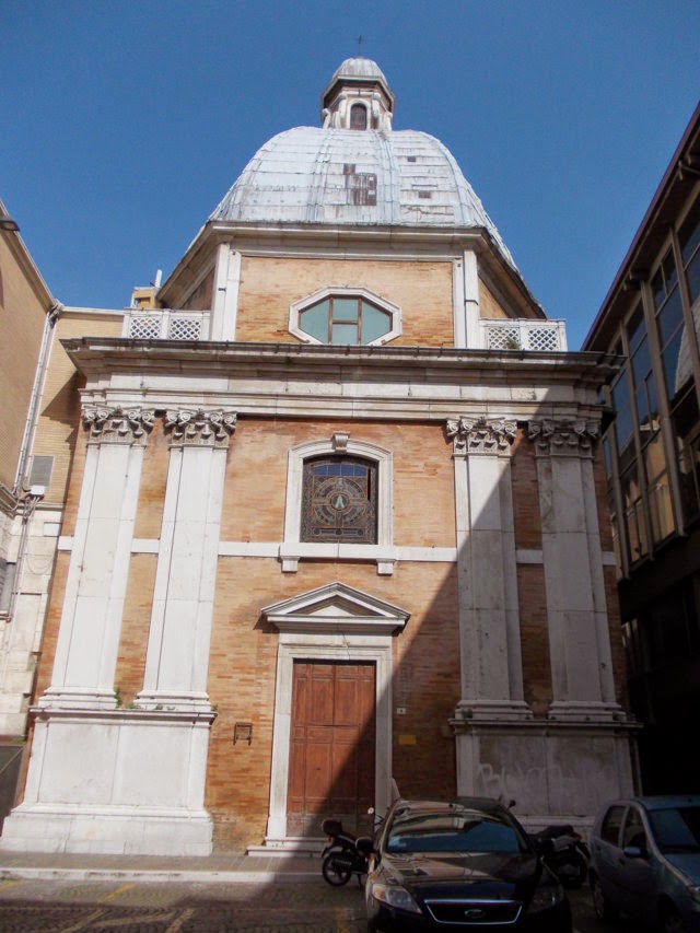Kerk Van Sant ' Ubaldo - Pesaro | Secret World Trip Planner