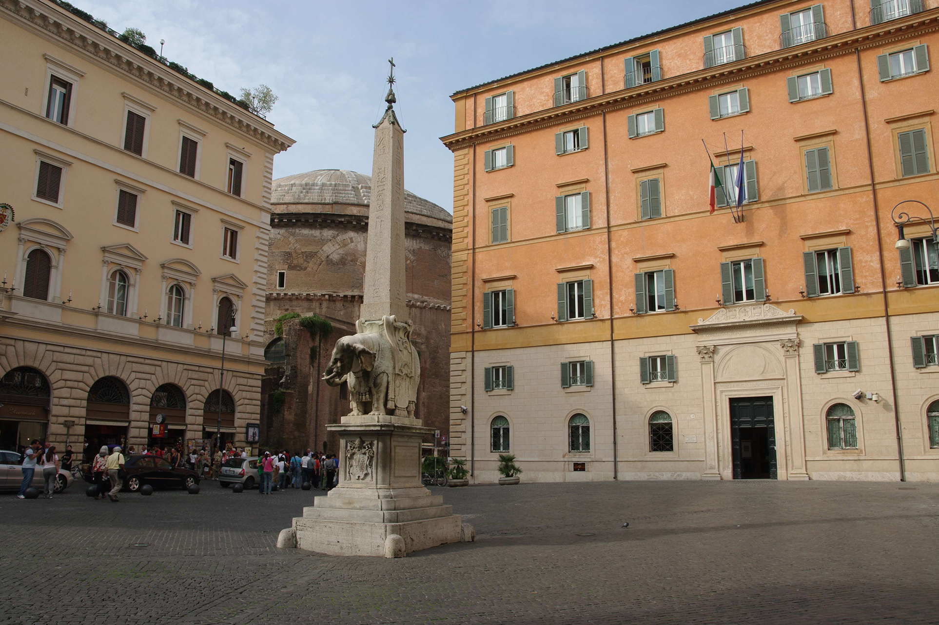 Piazza della Minerva und ihr Küken - Roma | Secret World Trip Planner