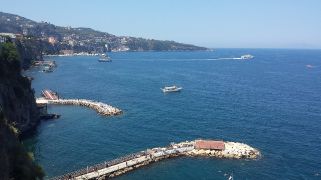 拉马里内拉海滩 - Spiaggia La Marinella | Secret World Trip Planner