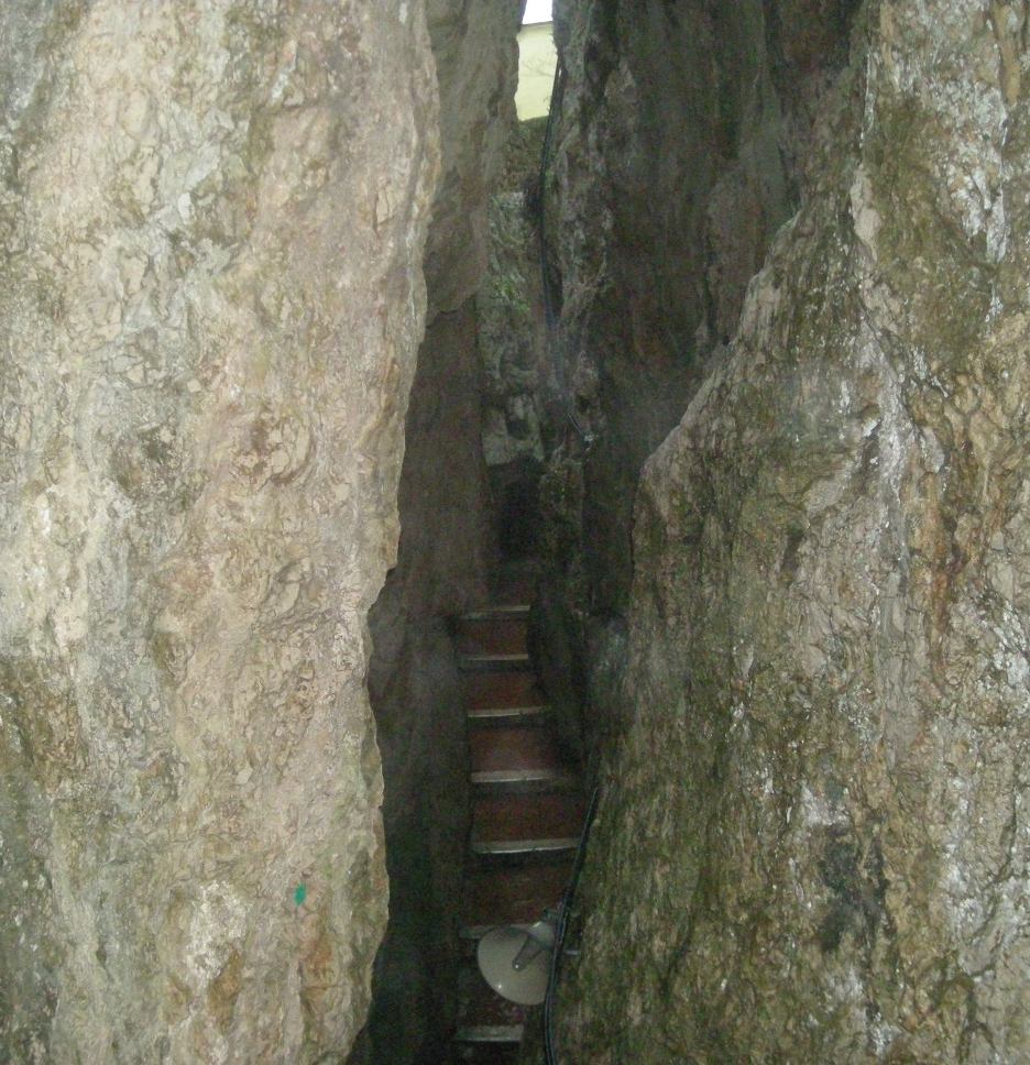 Svatyně Rozštípené hory - Gaeta | Secret World Trip Planner