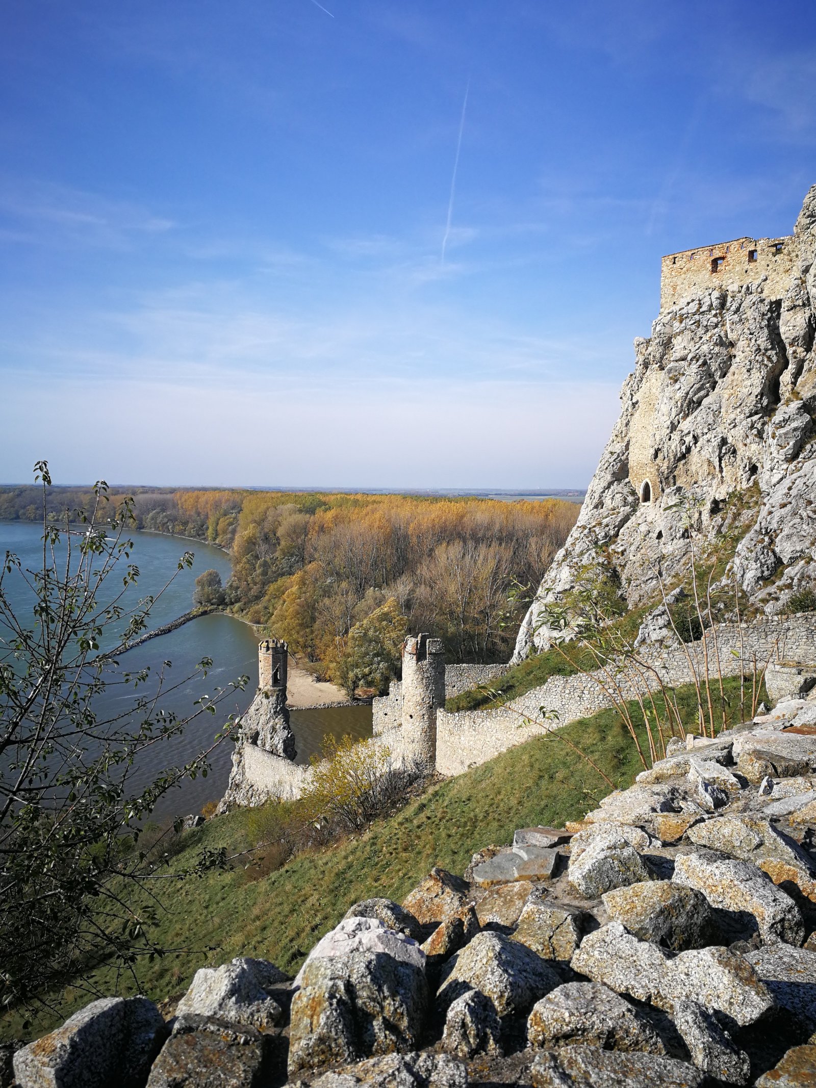 הכרות הראשונה של יין לבן סלובקי. - Devín | Secret World Trip Planner