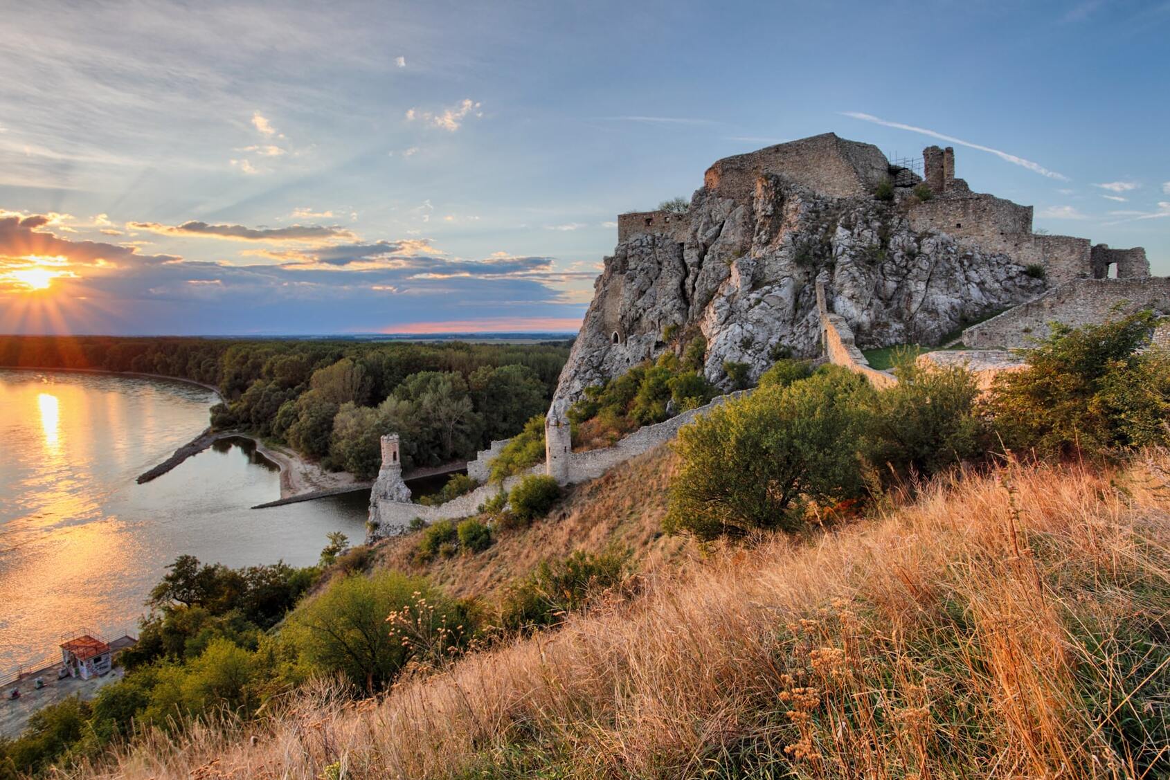 Devin Kasteel, Bratislava, 12 km afstand  - Muránská 1050/10 | Secret World Trip Planner