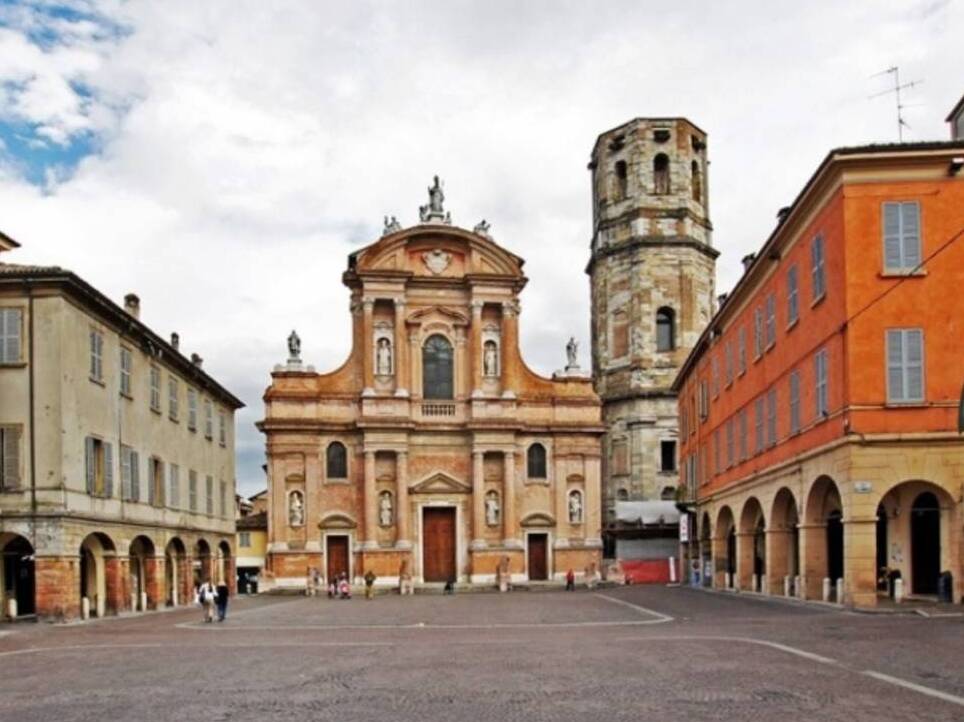 Reggio Panca: Basilika San Prospero - Reggio Emilia | Secret World Trip Planner