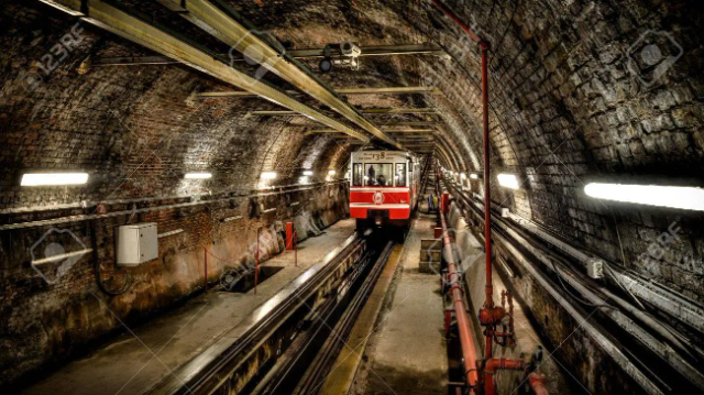 Tünel, otrais vecākais pilsētas metro pasaulē - Tersane Cd. No:9 | Secret World Trip Planner
