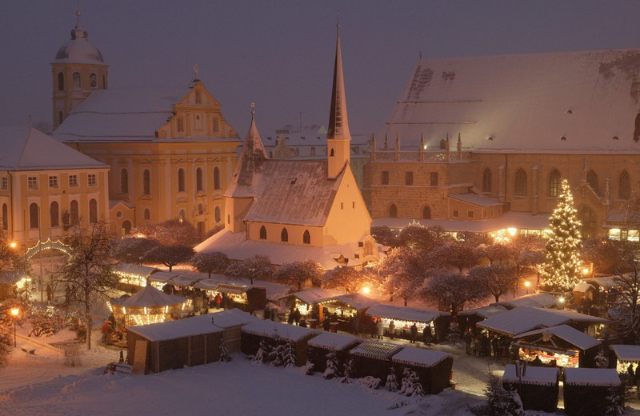 Schloss Tüßlingda Rojdestvo - Tüßling | Secret World Trip Planner