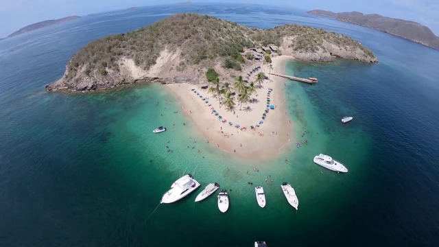 Zilveren Eiland - Plata Island | Secret World Trip Planner