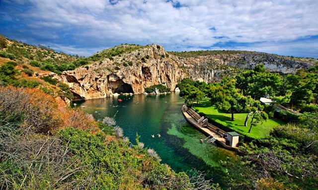லாகோ டி வௌலியாக்மேனி - Lake Vouliagmeni | Secret World Trip Planner