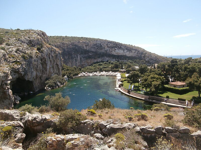 லாகோ டி வௌலியாக்மேனி - Lake Vouliagmeni | Secret World Trip Planner