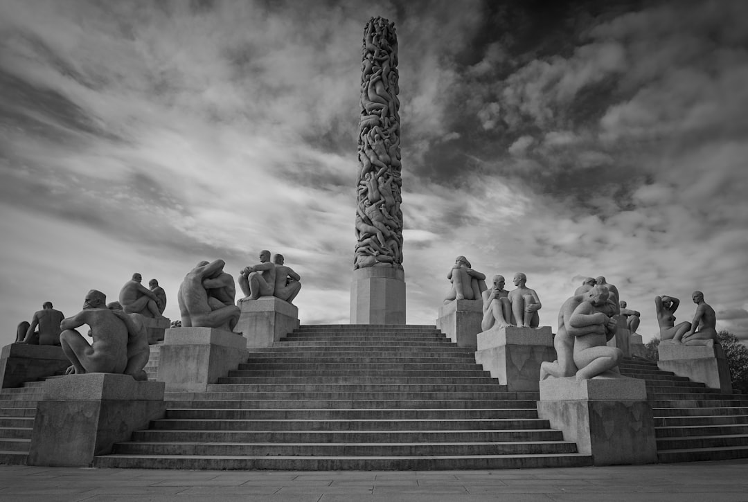 The Vigeland పార్క్,ప్రపంచంలో అతిపెద్ద శిల్పం పార్క్ - Nobels gate 32 | Secret World Trip Planner
