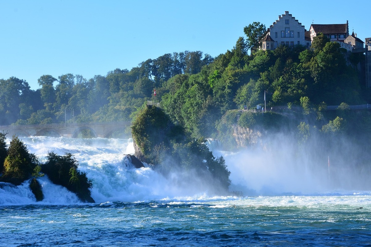 Rýnské vodopády, největší vodopád v Evropě - Neuhausen am Rheinfall | Secret World Trip Planner