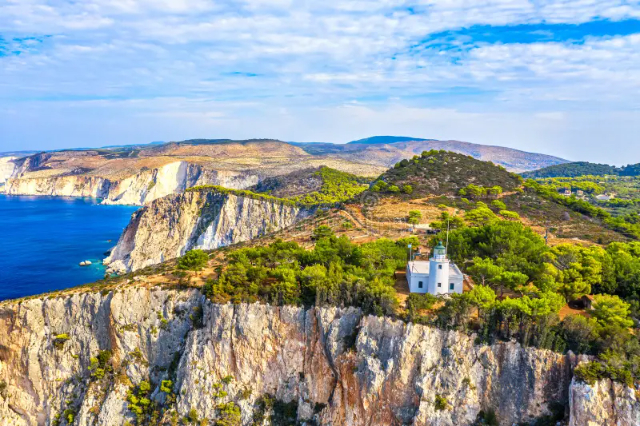 Światło przewodnie na klifach: Latarnia morska Keri na wyspie Zákynthos - Κέρι | Secret World Trip Planner