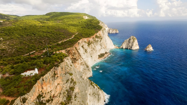 Światło przewodnie na klifach: Latarnia morska Keri na wyspie Zákynthos - Κέρι | Secret World Trip Planner