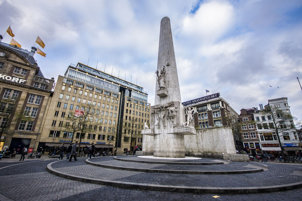 La place du Dam à Amsterdam Secret World