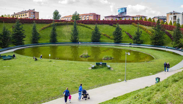 உலகின் மிக நீளமான பெஞ்ச் - Milano | Secret World Trip Planner