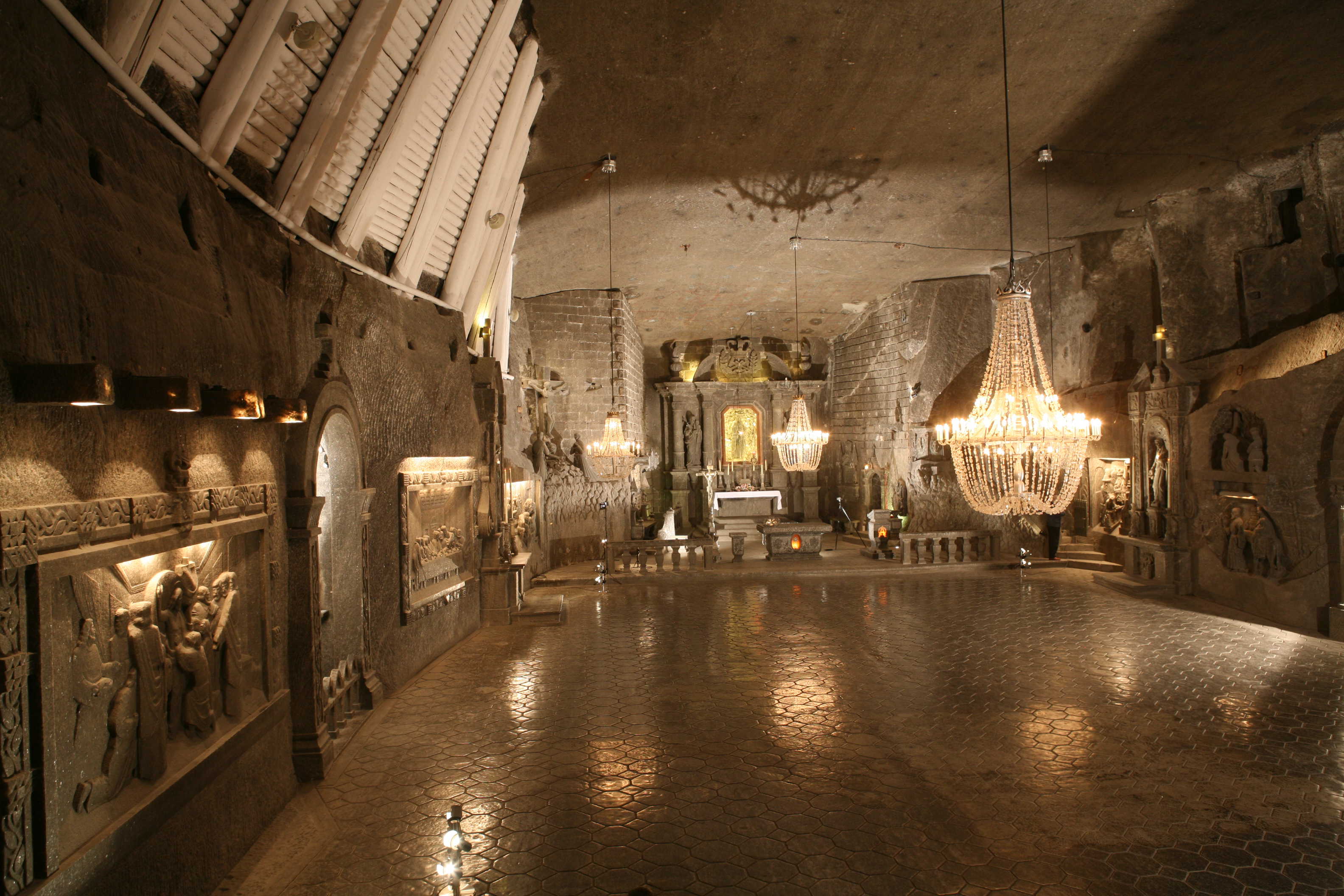 မီနီယာ di ရောင်းချခြင်း di Wieliczka - Wieliczka | Secret World Trip Planner