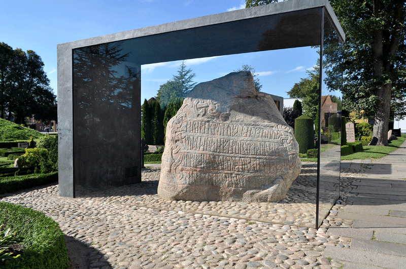 Nasipi poput želea, Runestones i Crkva