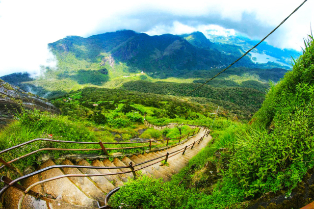 အာဒံ၏တောင်ထိပ် - Sri Pada | Secret World Trip Planner