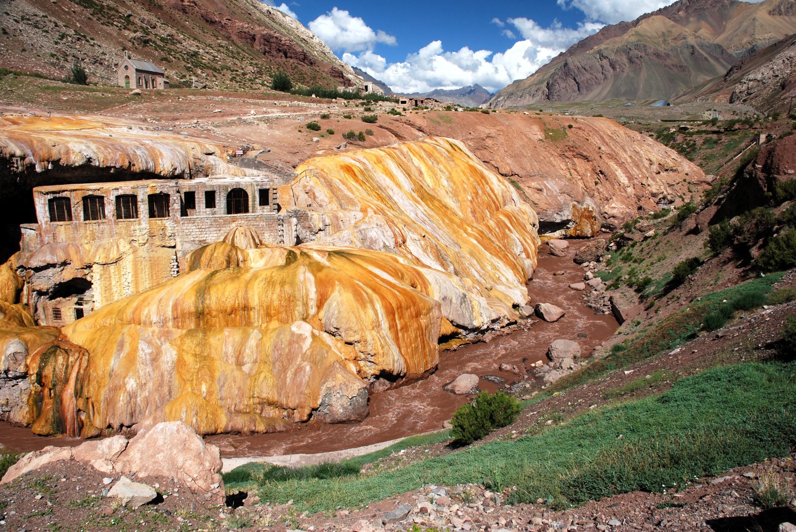El Puente del Inca es una de las maravillas naturales de Argentina - Puente del Inca | Secret World Trip Planner