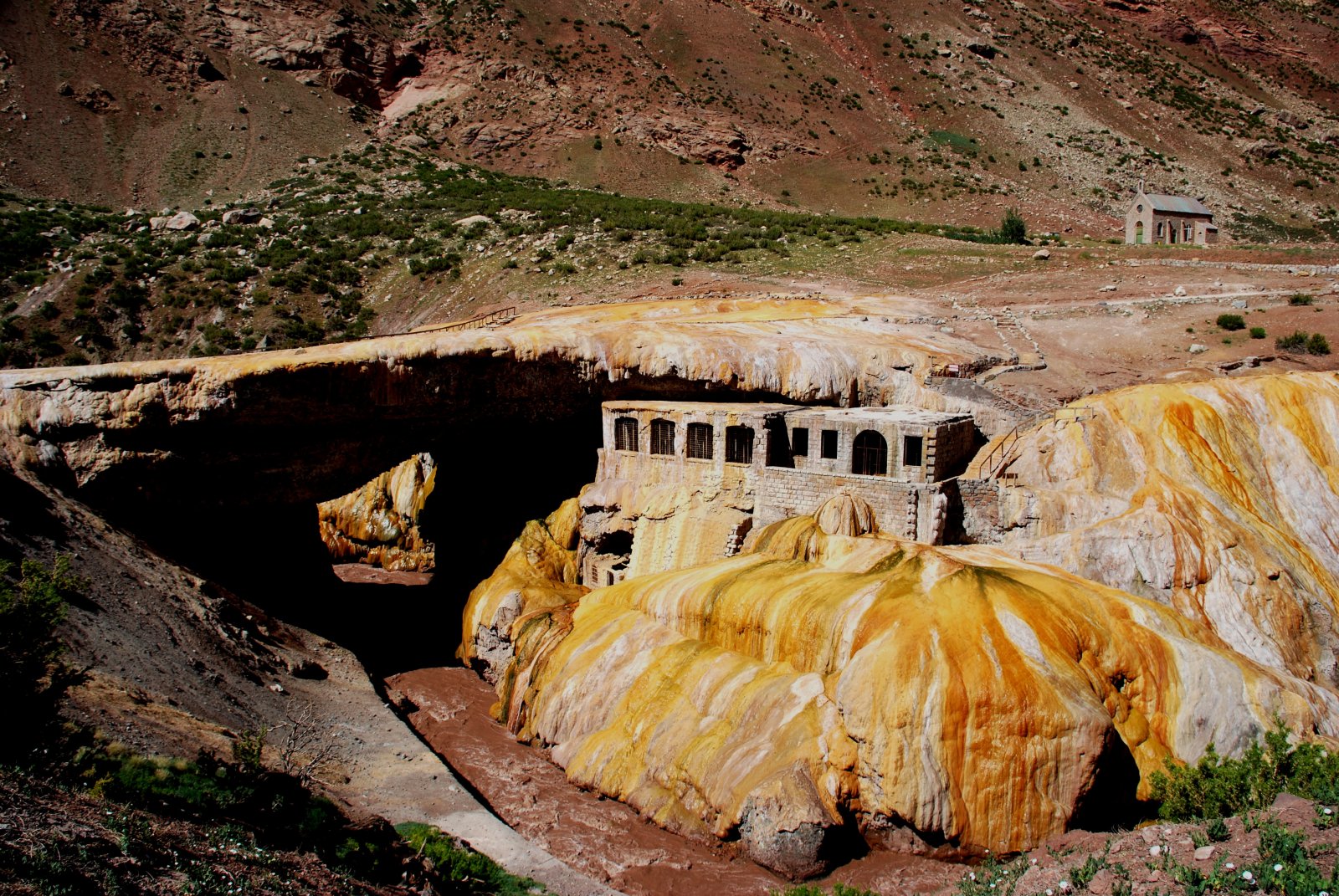 El Puente del Inca es una de las maravillas naturales de Argentina - Puente del Inca | Secret World Trip Planner