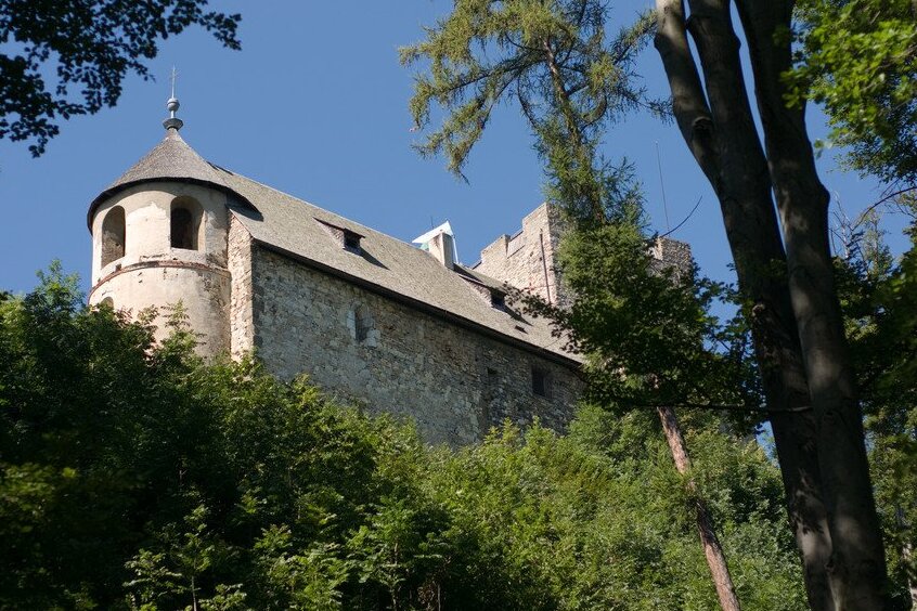 Reruntuhan Gösting Castle - Graz | Secret World Trip Planner