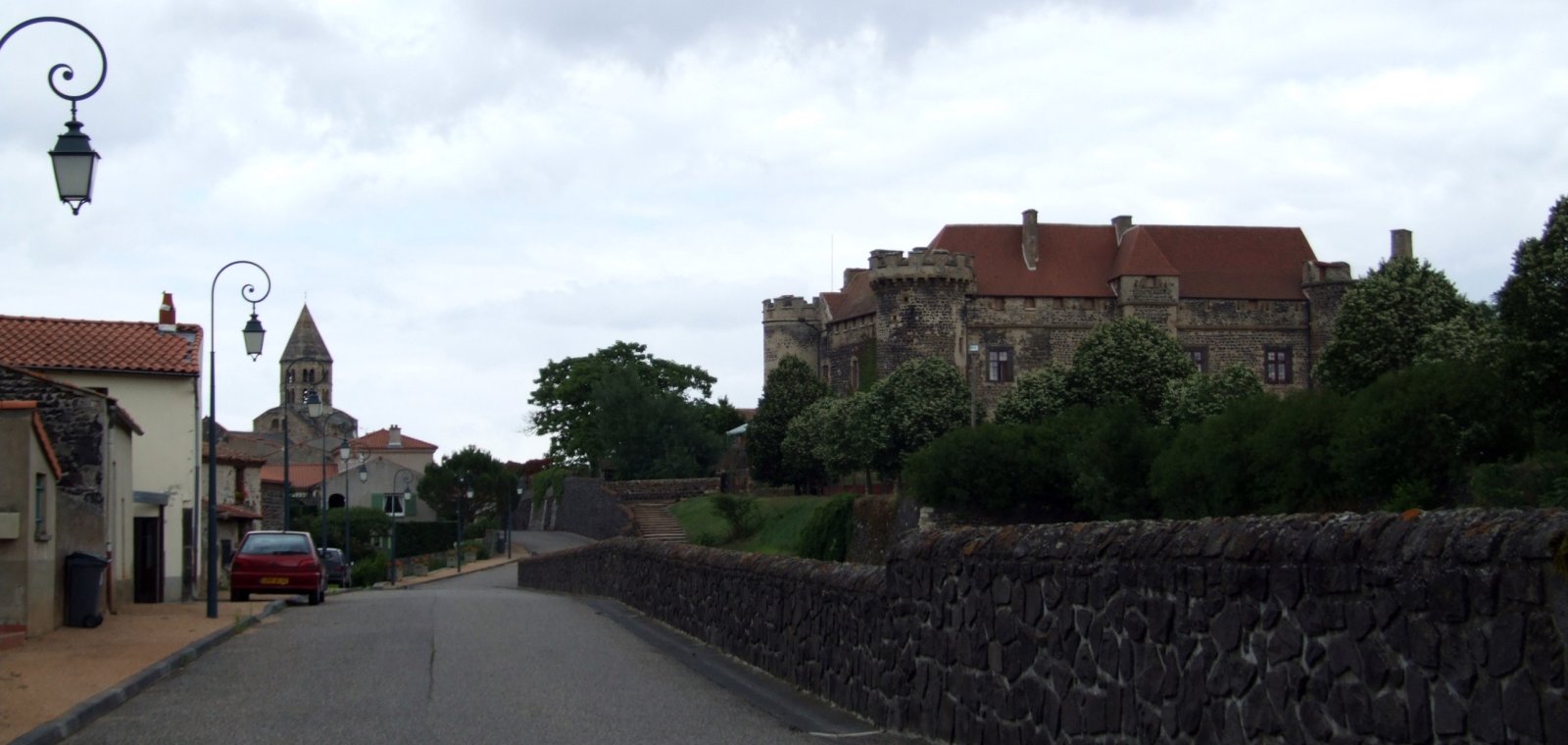 Schloss Saint-Saturnin - Saint-Saturnin | Secret World Trip Planner