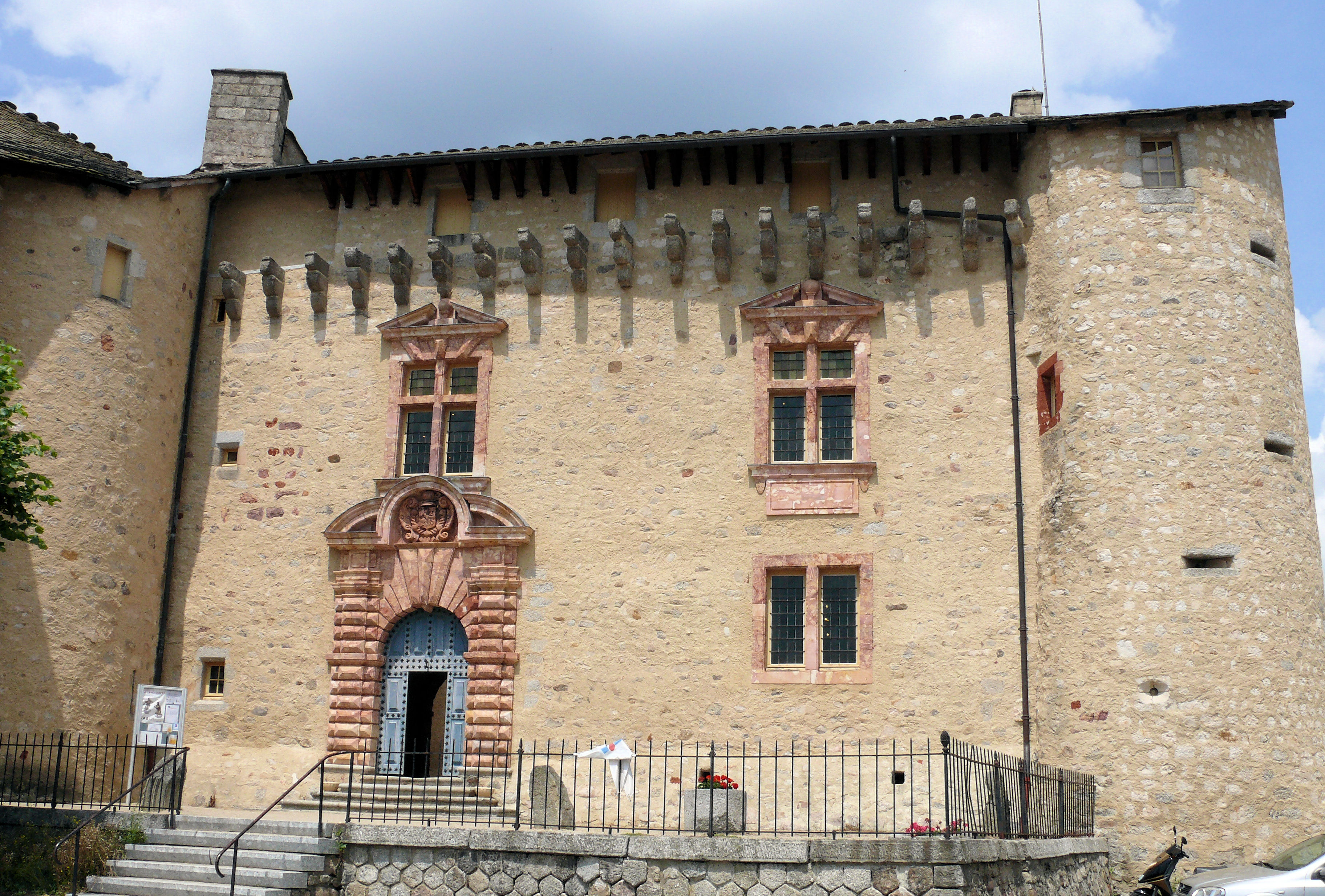 Schloss Saint-Alban - Saint-Alban-sur-Limagnole | Secret World Trip Planner