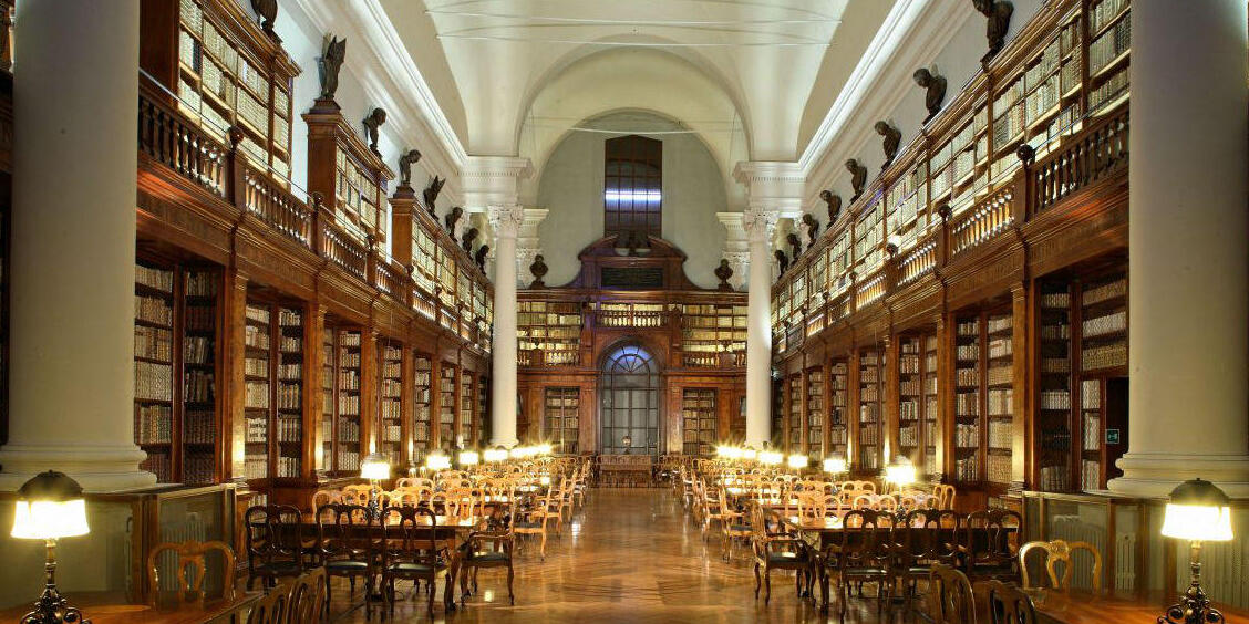 Estense Perpustakaan Secret World