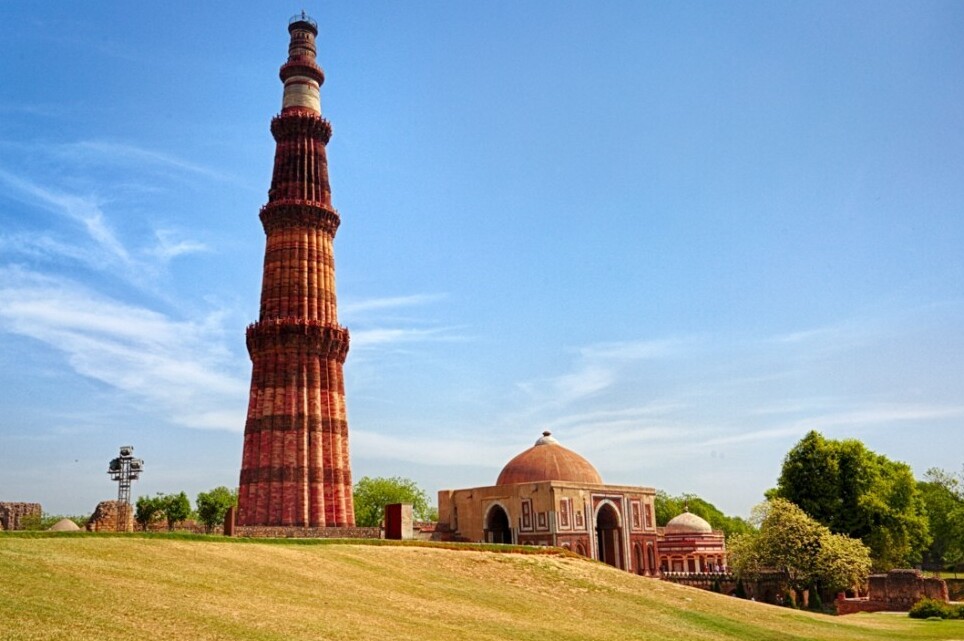 Qutb Minar:세계에서 두 번째로 높은 벽돌 미나레 - Nuova Delhi | Secret World Trip Planner