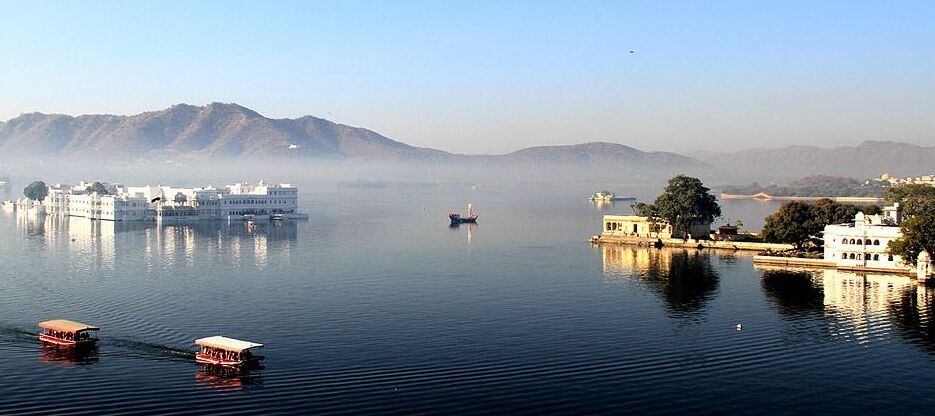 Palatul lacului din Lacul Pichola din orașul Udaipur - Udaipur | Secret World Trip Planner