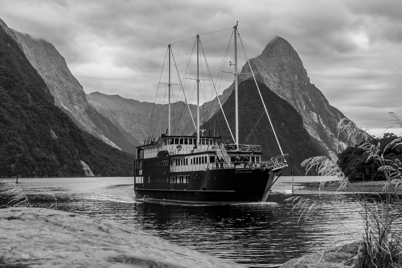 Suono Milford - Milford Sound | Secret World Trip Planner