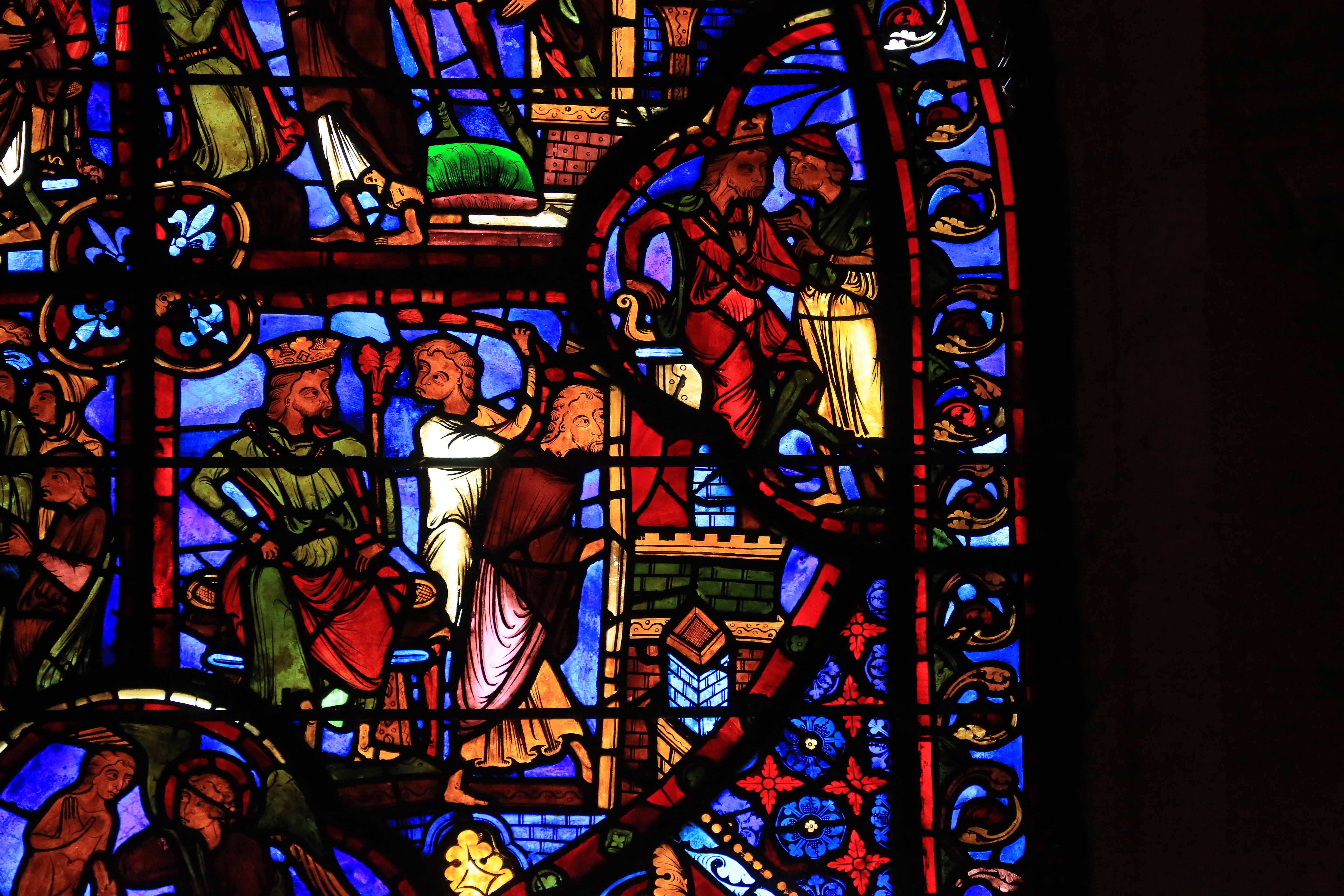 Construída em estilo gótico francês, a Catedral de Bourges - Bourges | Secret World Trip Planner