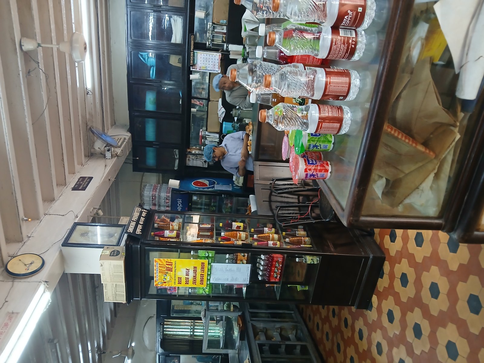 イラニカフェメルワン＆コー - Mumbai | Secret World Trip Planner